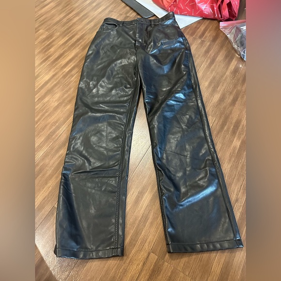 Abercrombie Vegan Leather 90s Straight ultra high rise black leather sz 29 or 8 - Picture 4 of 8